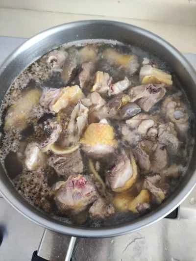 鶏肉とジャガイモの煮込みの作り方：1