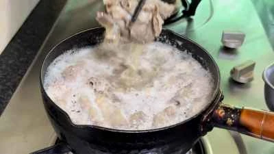 牛肉とエビのペーストを使った酸っぱいスープの作り方：5