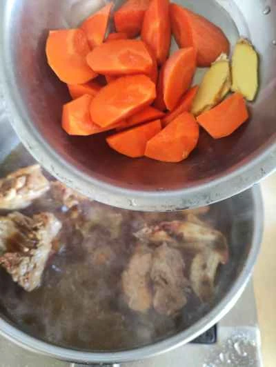 にんじんと豆腐皮の煮込みチキンの作り方：7