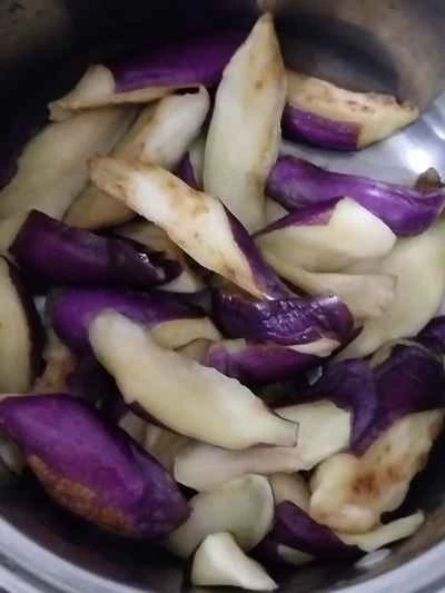 ナスとピーマンの炒め物の作り方：1