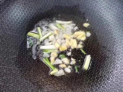 小さな赤身ガニの煮込みレシピの手順：2