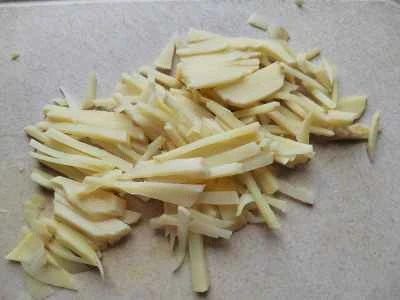 冬筍とハーブの豚バラ肉炒めの作り方：2