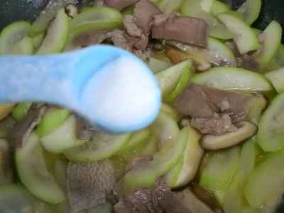 キノコと豚タンの夜咲き花炒めの作り方：10