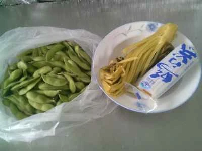 枝豆入り塩野菜かまぼこの炒め物を作る手順：1