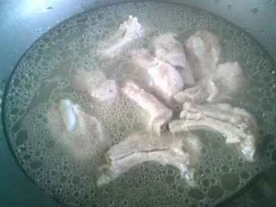 揚げパンスティックで煮込んだ豚スペアリブの作り方：9