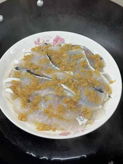 ニンニクと春雨で蒸し魚の切り身を作る手順：7