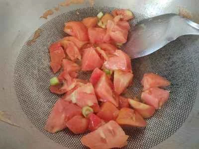 トマト入りスクランブルエッグの作り方：6