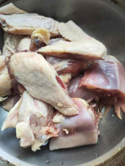 ナマコ入り鶏肉の煮込みの作り方：1