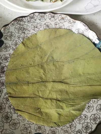 蓮の葉入り豚バラ肉の蒸し物の作り方：4