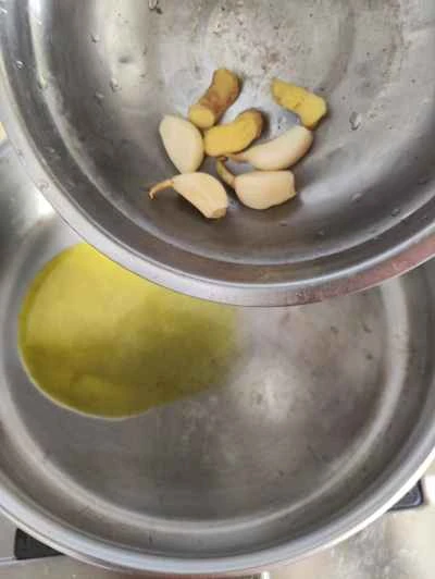 チンゲン菜入り鶏もつ煮込みの作り方：4