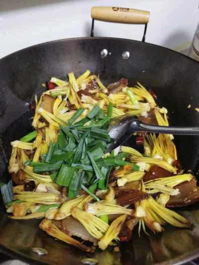 カポックの花と​​豚肉の煮込み炒めの作り方：16