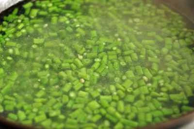 ひき肉とインゲンの炒め物の作り方：1