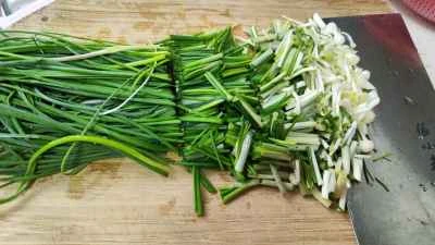 野生のネギを使った卵炒めの作り方：4