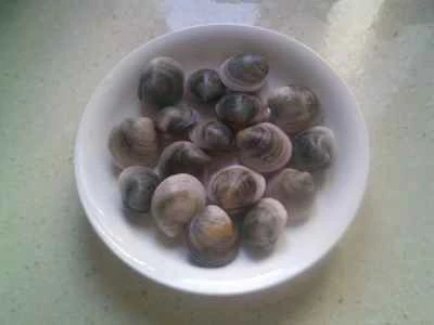 ピクルスにしたマスタードグリーンのソースで蒸した2つの珍味：ステップ4