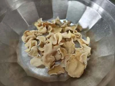 白キクラゲとブロッコリーの炒め物の作り方：2