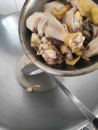 鶏肉とジャガイモと玉ねぎの煮込みの作り方：4