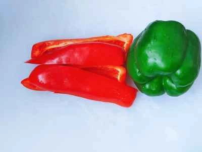 緑と赤のピーマン入りスクランブルエッグの作り方：2