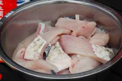 スパイシーな煮魚のレシピ手順：1