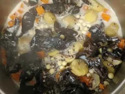 ココナッツキヌア、栗、ゴルゴンフルーツのミックス野菜スープの作り方：7