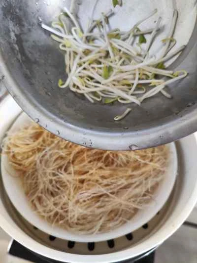 里芋ともやしと春雨の蒸し煮の作り方：3