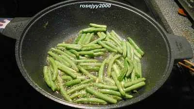 塩漬け豚肉と乾燥豆腐のインゲン炒めの作り方：2