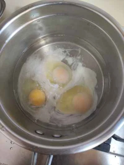 黒オートミールとヤギミルクのポーチドエッグの作り方:4