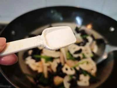 レンコンとキクラゲと豚肉の炒め物の作り方：7