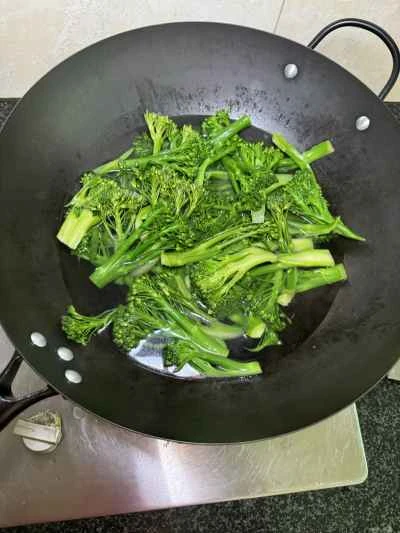 ニンニク風味の甘いブロッコリーの茎の作り方：4