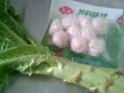 ロブスター風味のボールとレタス炒めの作り方：1