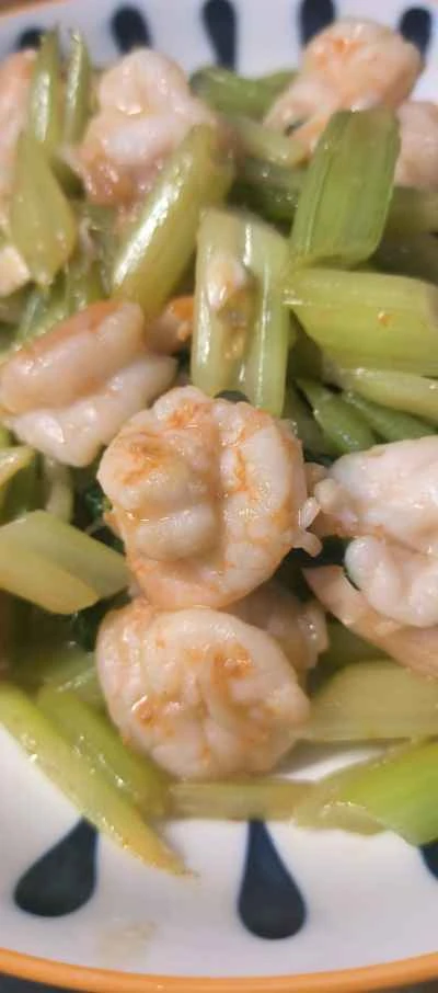 セロリとエビの炒め物のレシピ