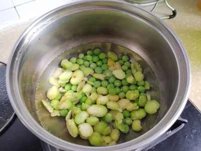 たけのことそら豆と高菜の漬物の炒め物の作り方：4