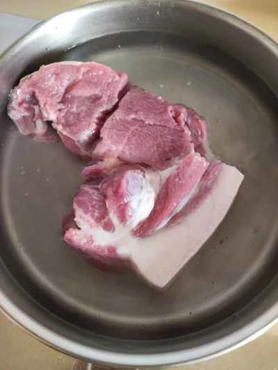 蒸し豚肉と乾燥豆腐スティックのレシピ手順：1