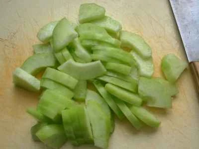 きのこ、卵、きゅうりの炒め物の作り方：5