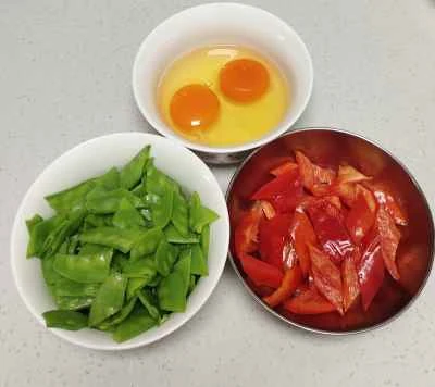 野菜入りスクランブルエッグの作り方：1