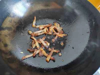 野生ゴマを使った豚肉の煮込みの作り方：4