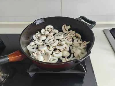 きのこ、玉ねぎ、ムール貝の作り方：4