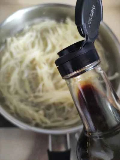 細切りジャガイモとチャイブの炒め物の作り方：6