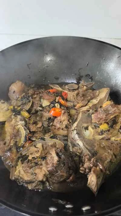 マスタードグリーンの塩漬けを使った牛テールの煮込みの作り方：8