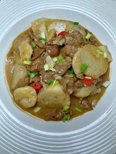 タロイモと牛肉