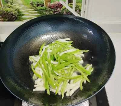 キャベツとピーマンのエリンギ炒めの作り方：3