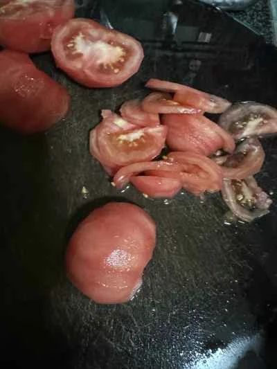 トマト、卵、エビペーストのレシピ手順：1