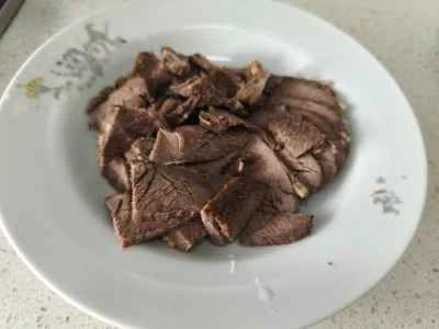 牛肉の煮込みと赤からし菜の炒め物の作り方：3