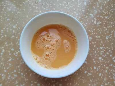 赤ピーマンとソラマメの卵炒めの作り方：2