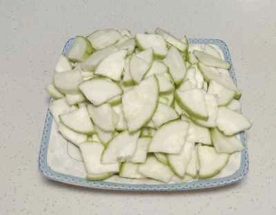 ピーマンとヘチマの炒め物を作る手順：1