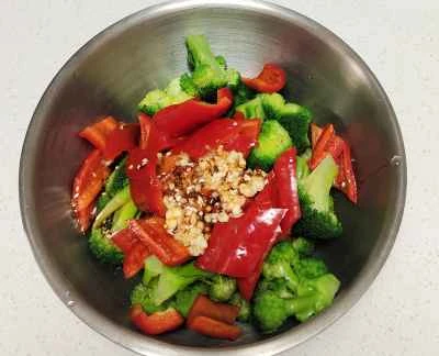 赤唐辛子とブロッコリーのサラダの作り方：8
