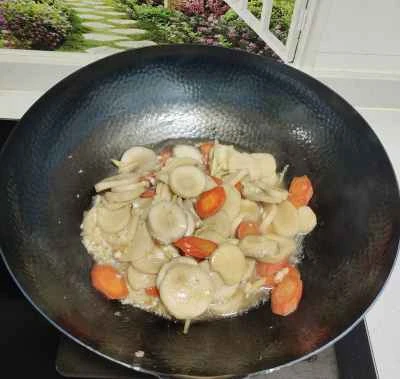 細切り豚肉とニンジン、エリンギの炒め物の作り方：6