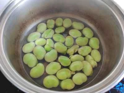 ズッキーニとそら豆の薄切り肉炒めの作り方：2