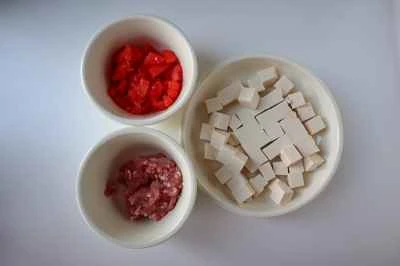 トマトと牛肉の蒸し豆腐の作り方：1