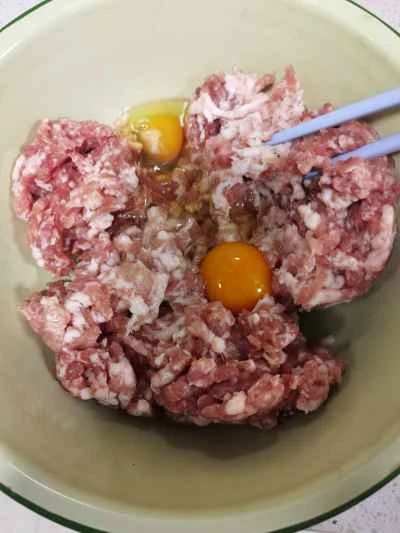 ゆでミートボール、怠け者のレシピ：3ステップ