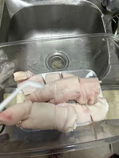 蜂蜜でコーティングしたヤマモモ豚足の作り方：1